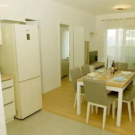 Camino - Near Mall Of Apartment *