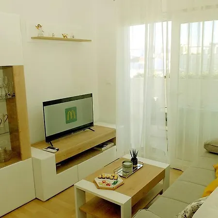 Camino - Near Mall Of Apartment *